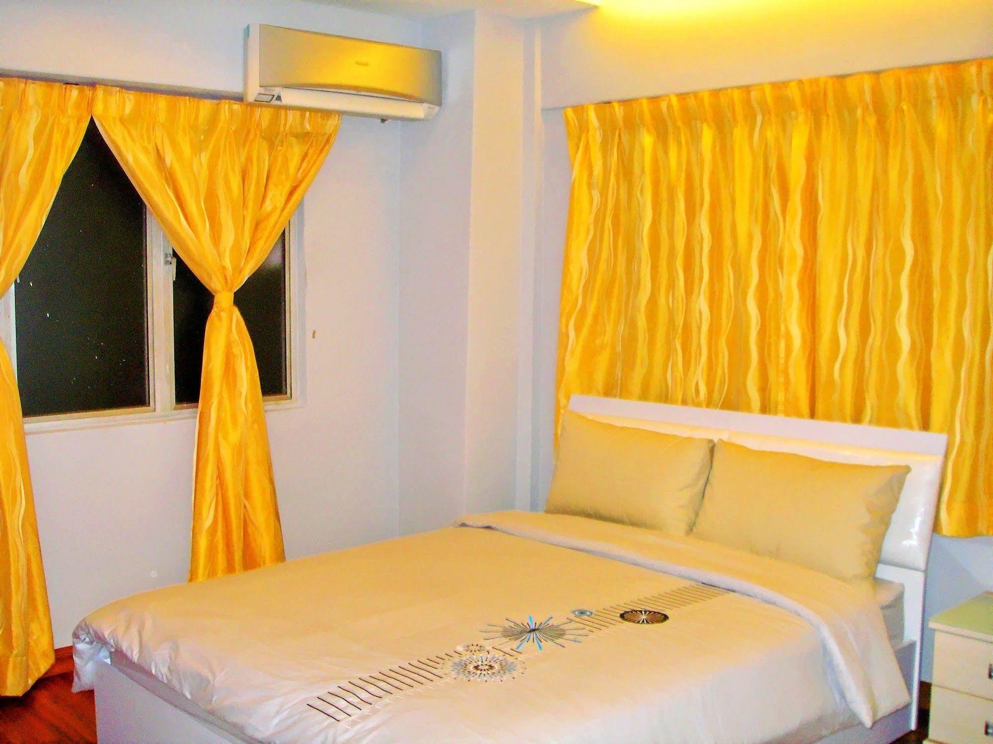 Malacca Hotel Apartment Bagian luar foto
